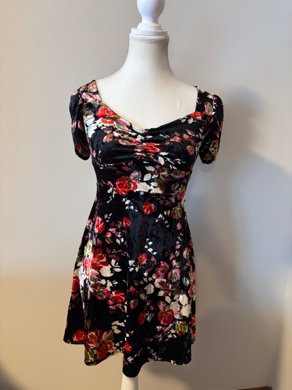 Urban Outfitters Black Floral Velvet Babydoll Mini Dress. Size XSmall